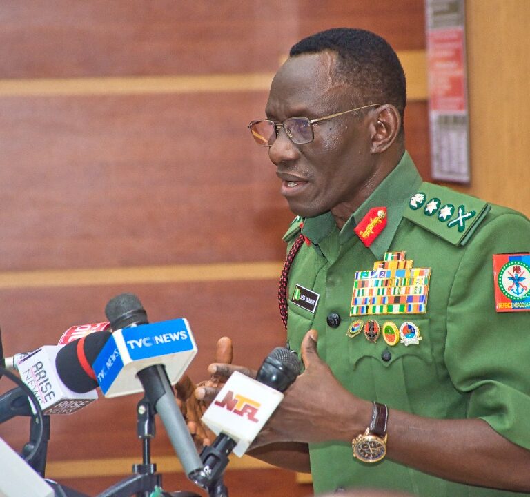 The-CDS-Gen-Irabor-speaks-at-Media-Parley-with-Editors